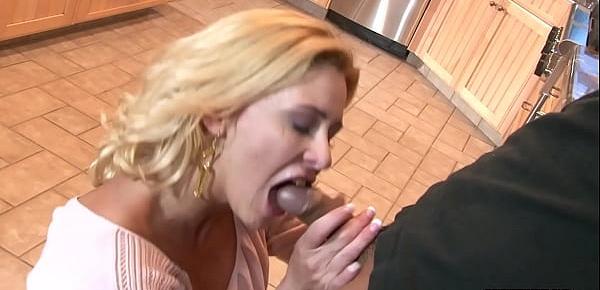  MILF Phyllisha Anne swallowed whole big hard dick and enjoyed deepthroat